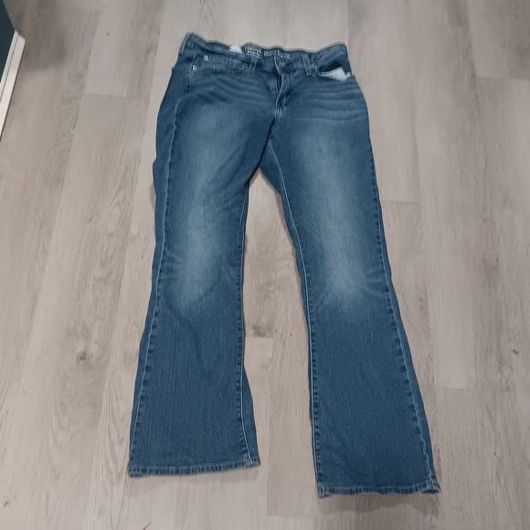 Levi's Classic Blue Boot Cut Jeans Timeless Style - Picture 1 of 3